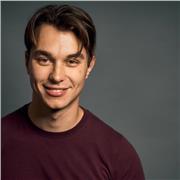 Jeune prof pour des cours de Maths avec BAC S Mention Bien, diplômé d'un BTS Audiovisuel et d'une formation d'acteur de 3 ans
